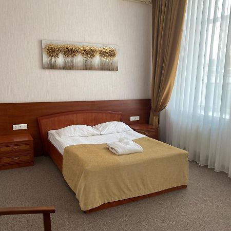 Alexandrovskiy Hotel Mykolaiv Exterior photo