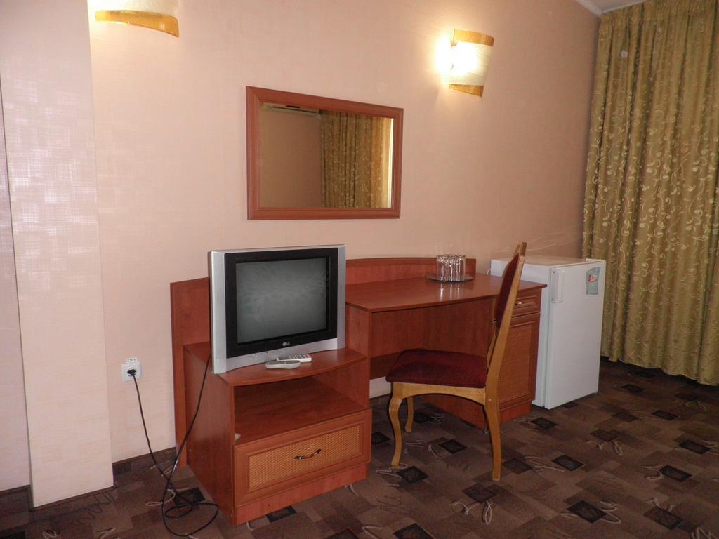 Alexandrovskiy Hotel Mykolaiv Exterior photo