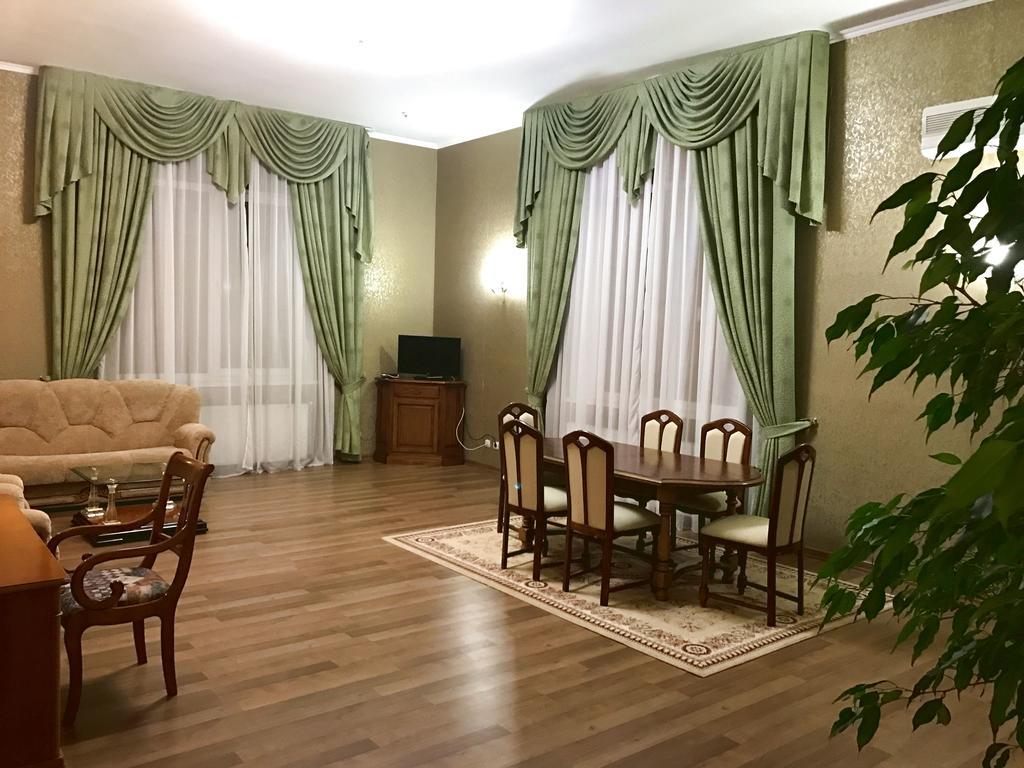 Alexandrovskiy Hotel Mykolaiv Exterior photo
