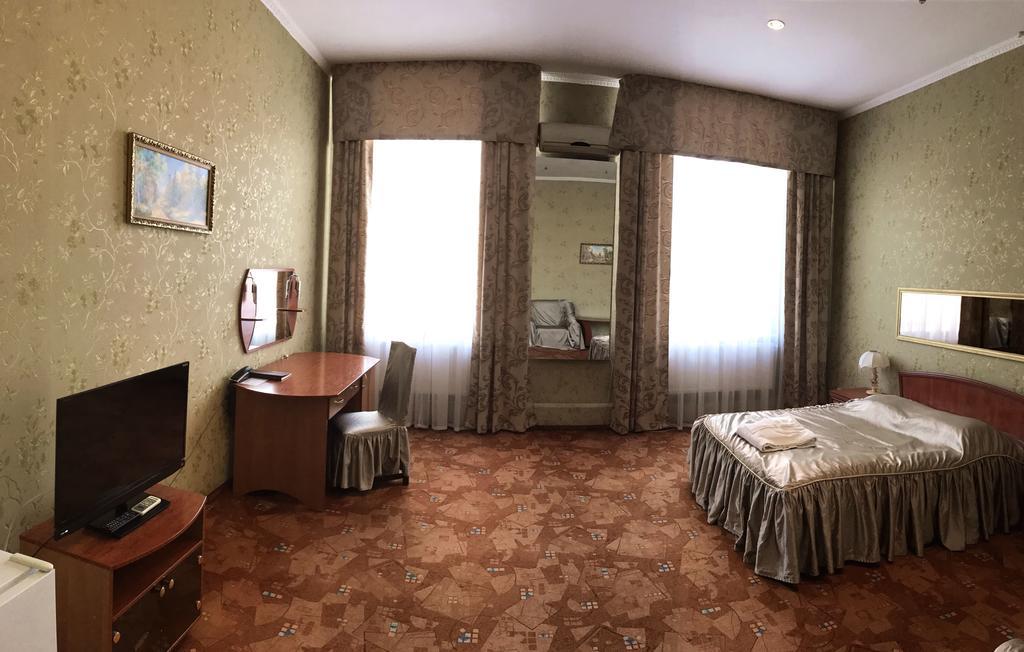 Alexandrovskiy Hotel Mykolaiv Exterior photo