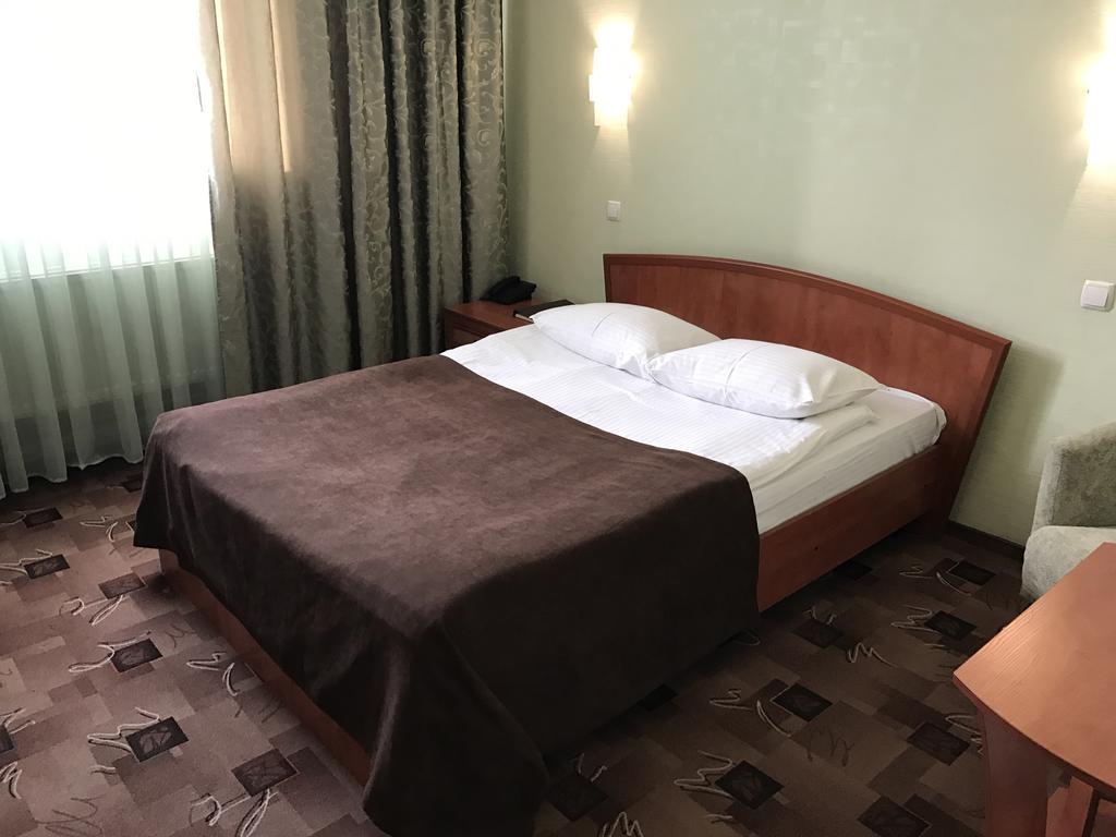 Alexandrovskiy Hotel Mykolaiv Exterior photo