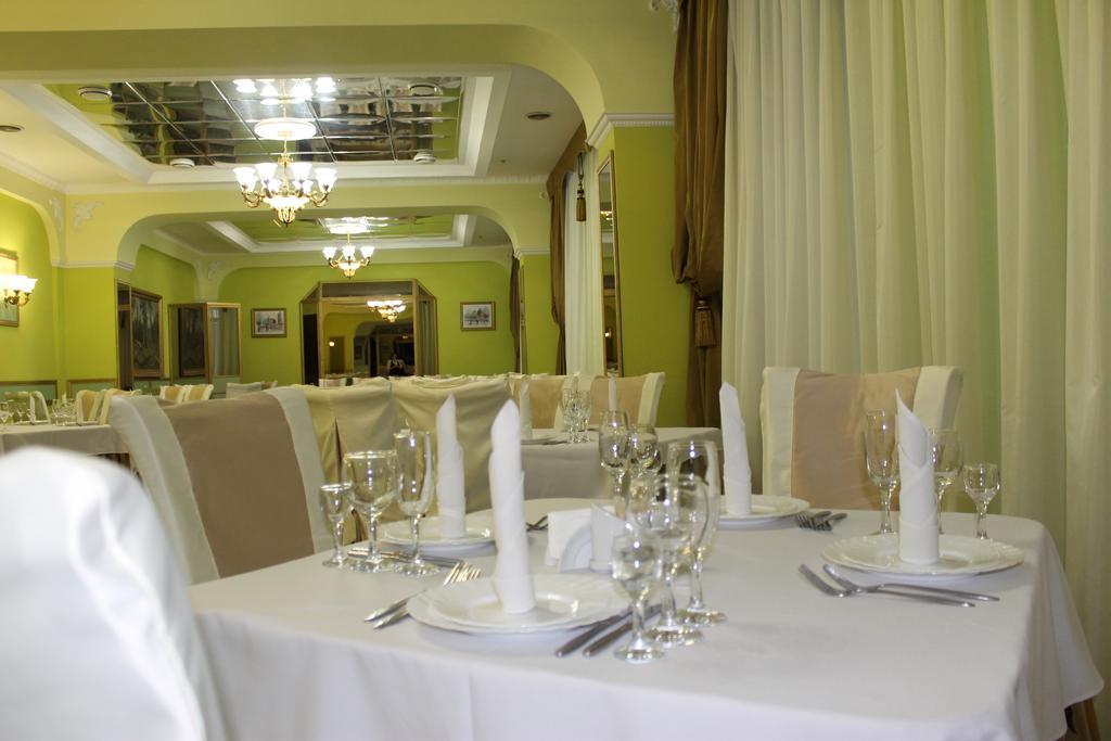 Alexandrovskiy Hotel Mykolaiv Exterior photo